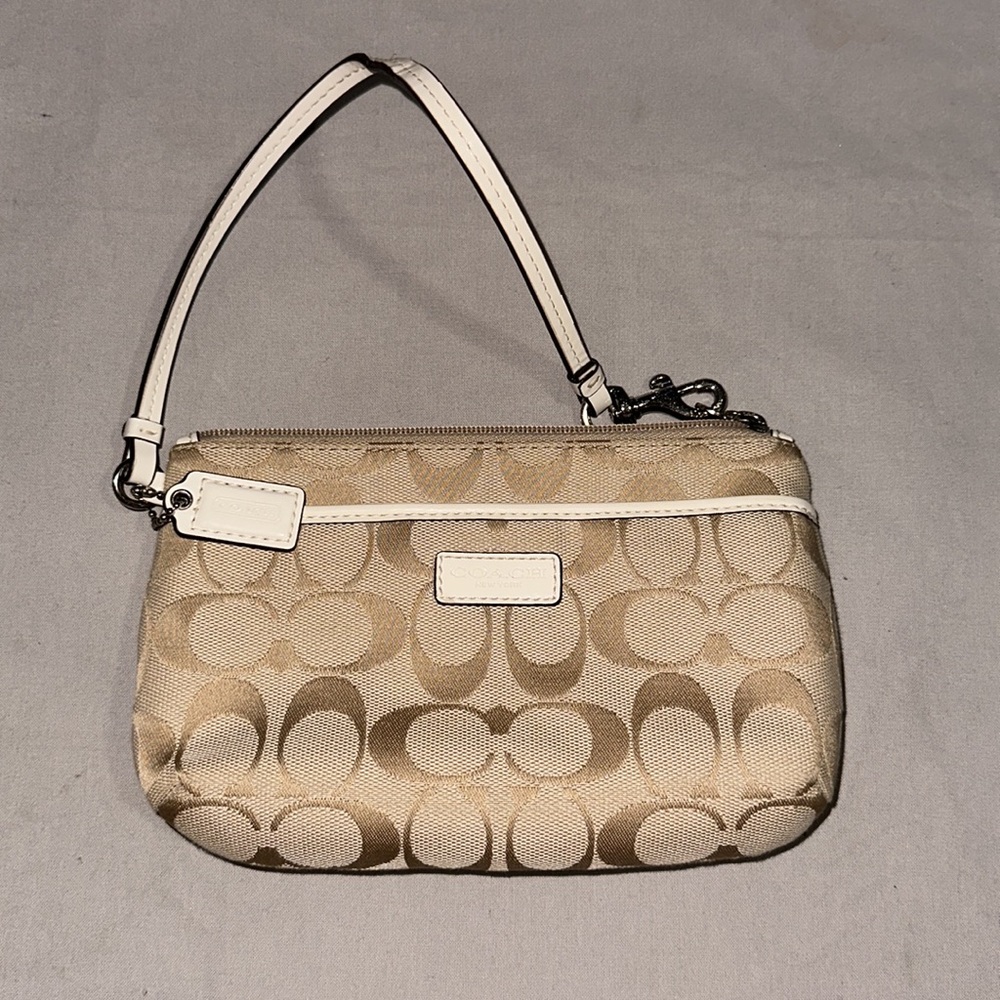 COACH SIGNATURE WRISTLET
